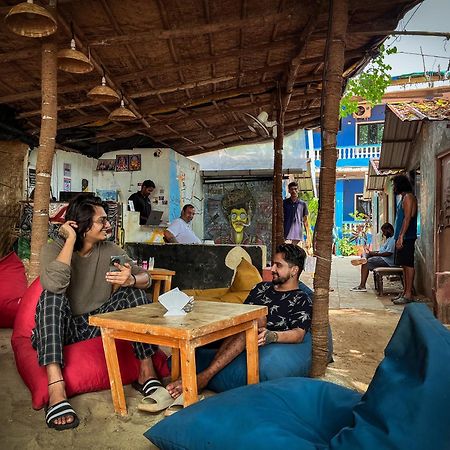 12 Monks - Beachside Hostel Arambol Bagian luar foto
