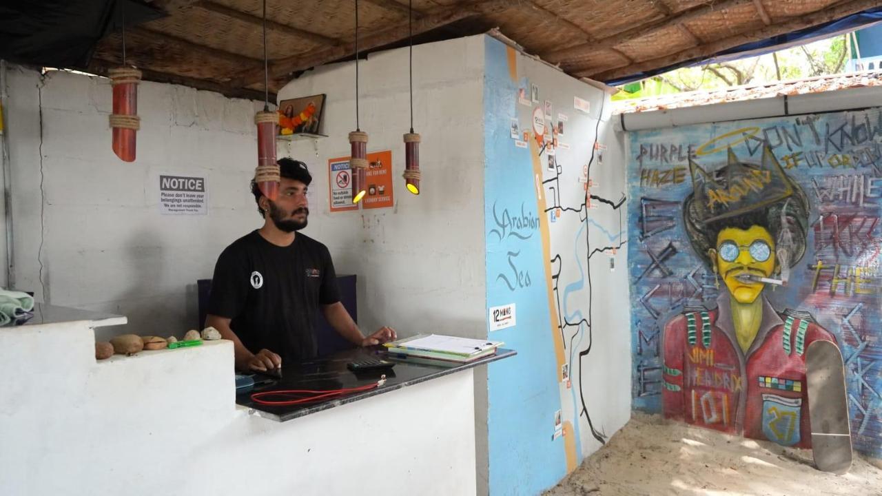 12 Monks - Beachside Hostel Arambol Bagian luar foto