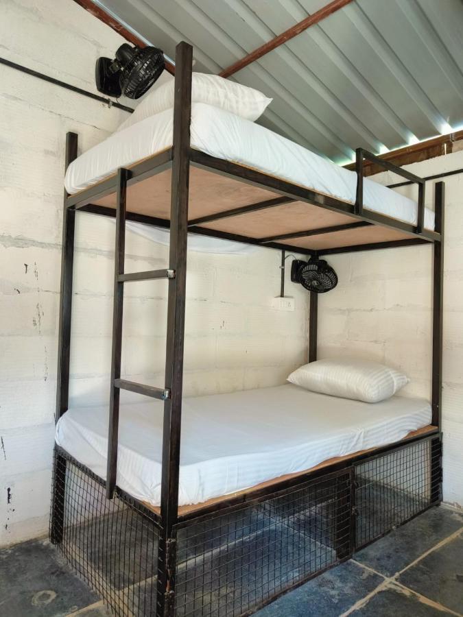 12 Monks - Beachside Hostel Arambol Bagian luar foto