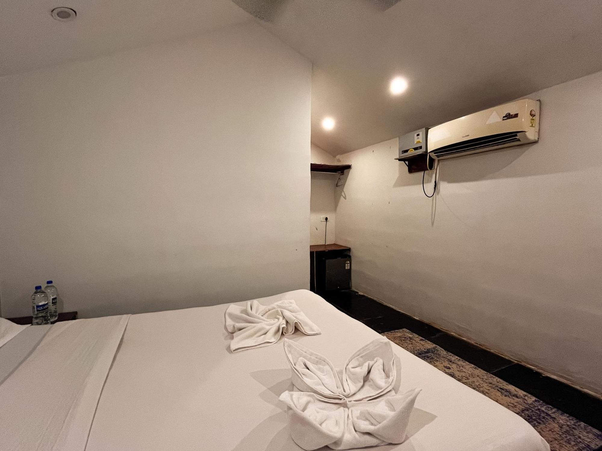12 Monks - Beachside Hostel Arambol Bagian luar foto