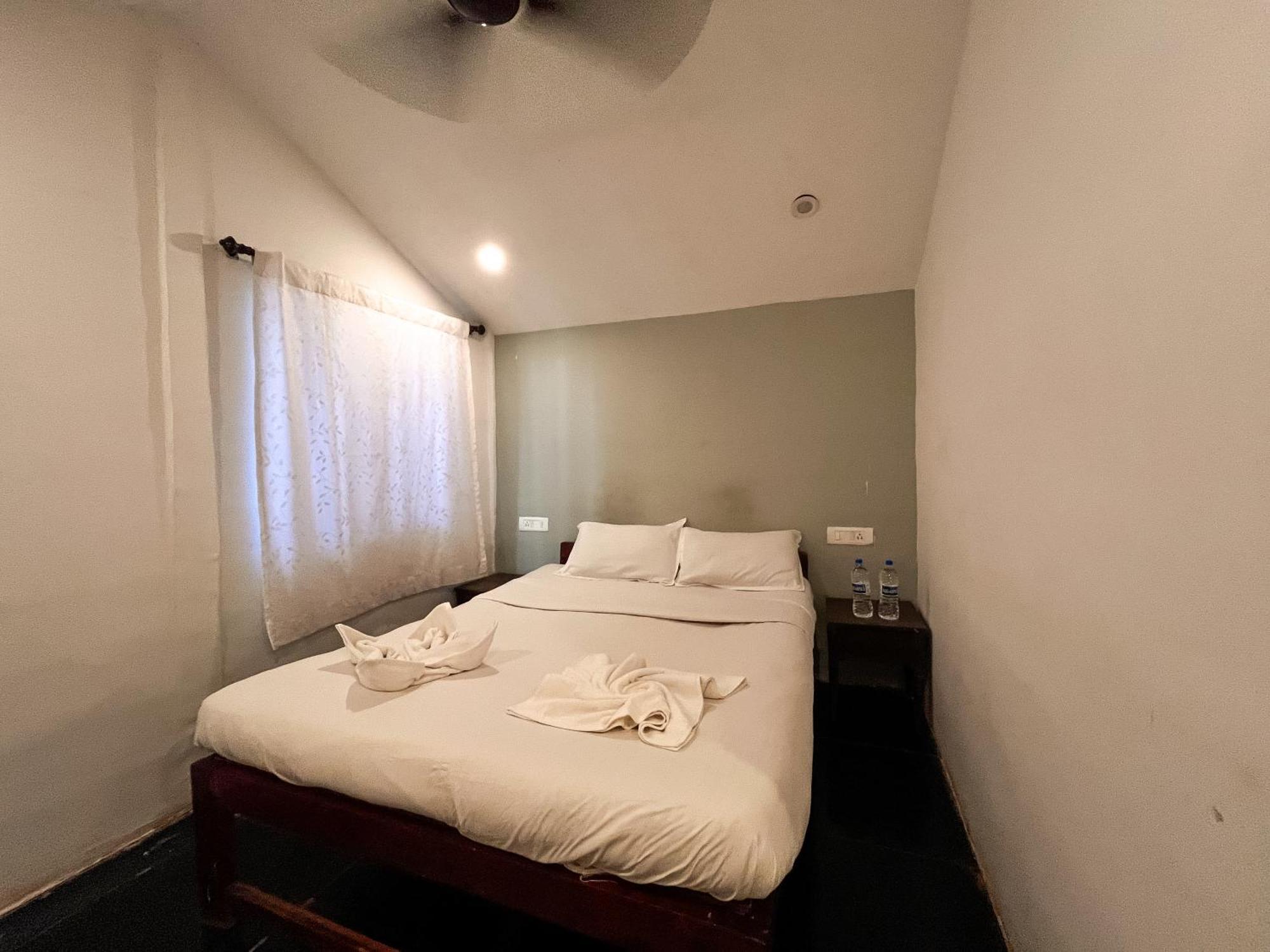 12 Monks - Beachside Hostel Arambol Bagian luar foto