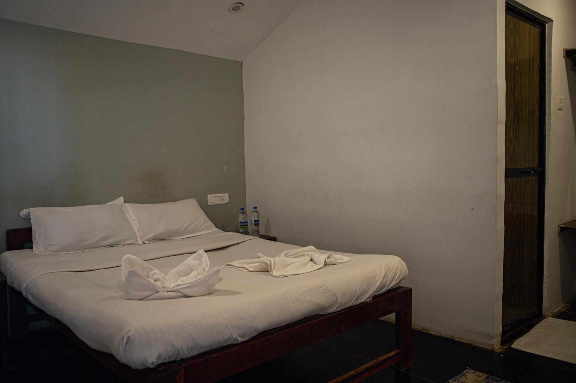 12 Monks - Beachside Hostel Arambol Bagian luar foto