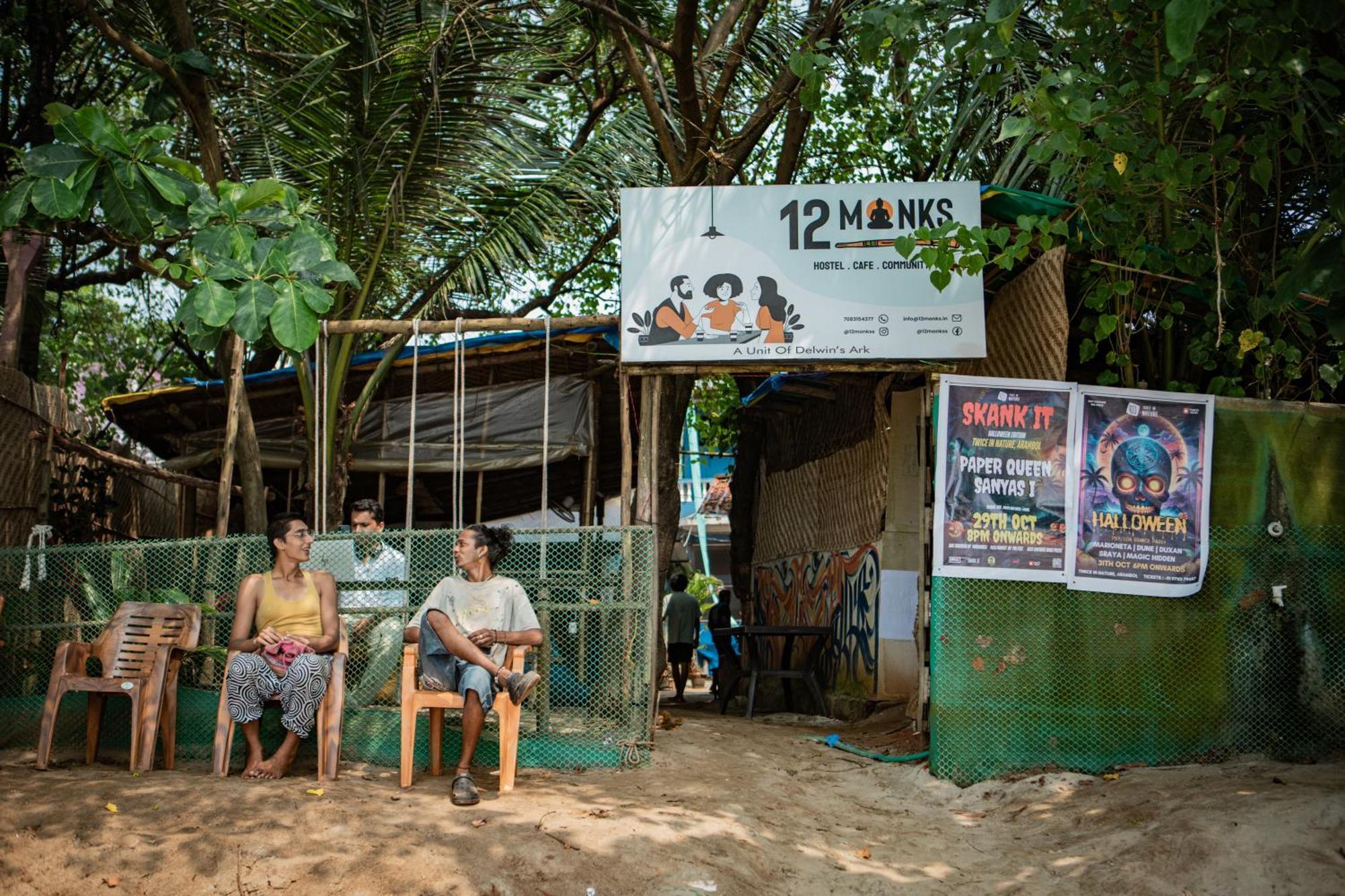 12 Monks - Beachside Hostel Arambol Bagian luar foto