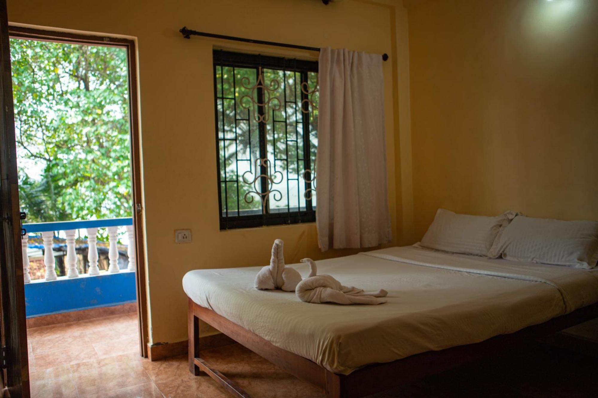 12 Monks - Beachside Hostel Arambol Bagian luar foto