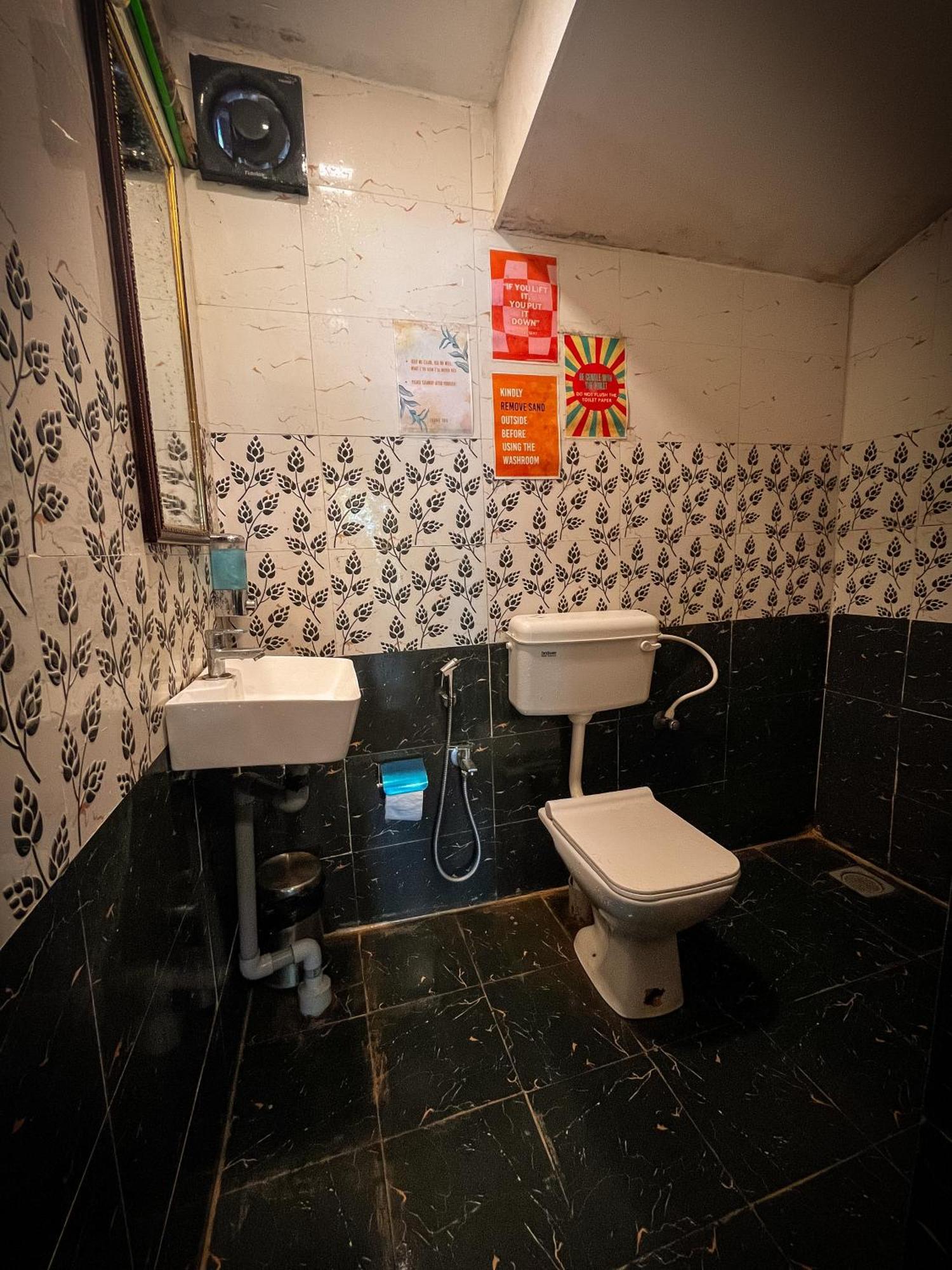 12 Monks - Beachside Hostel Arambol Bagian luar foto