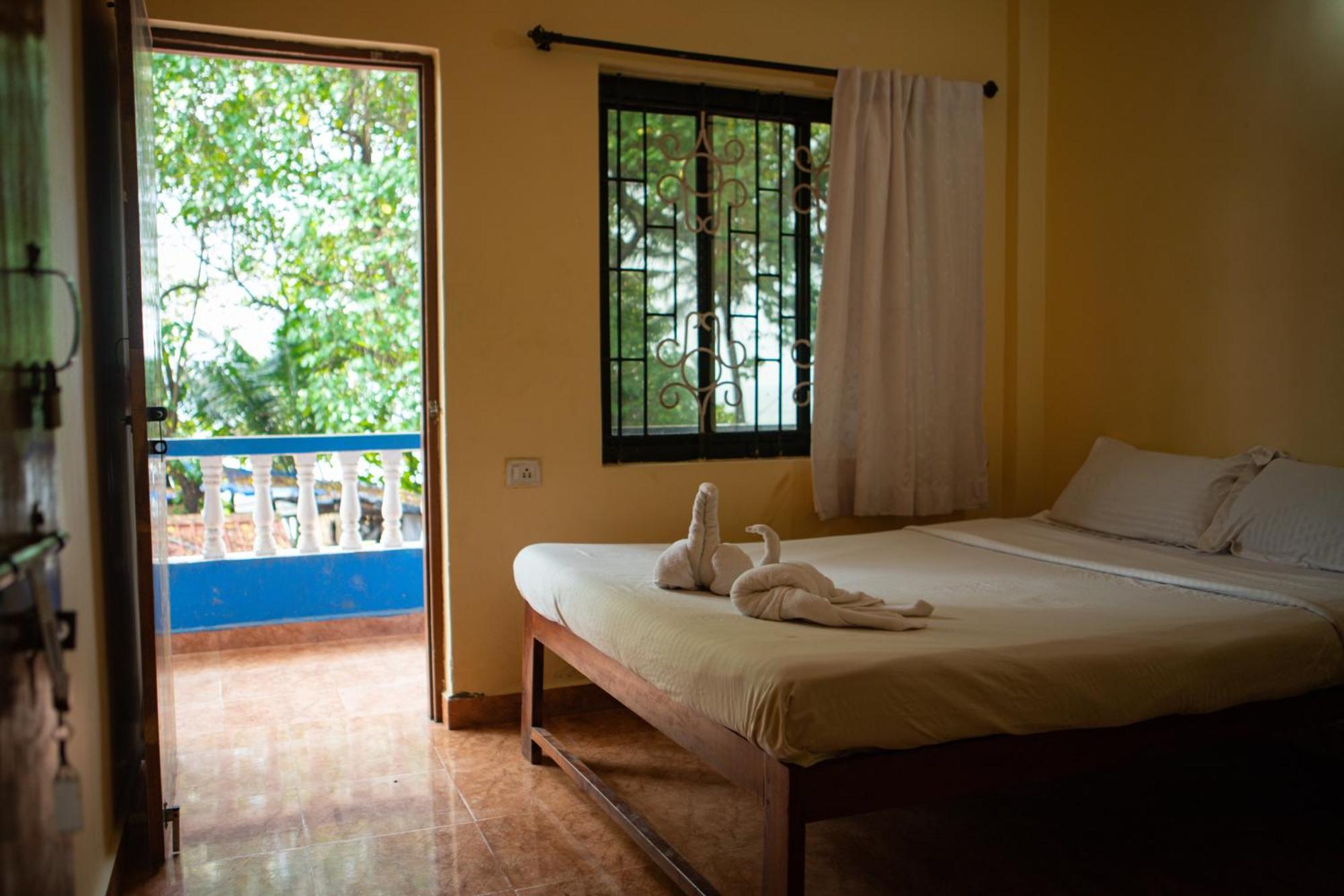 12 Monks - Beachside Hostel Arambol Bagian luar foto