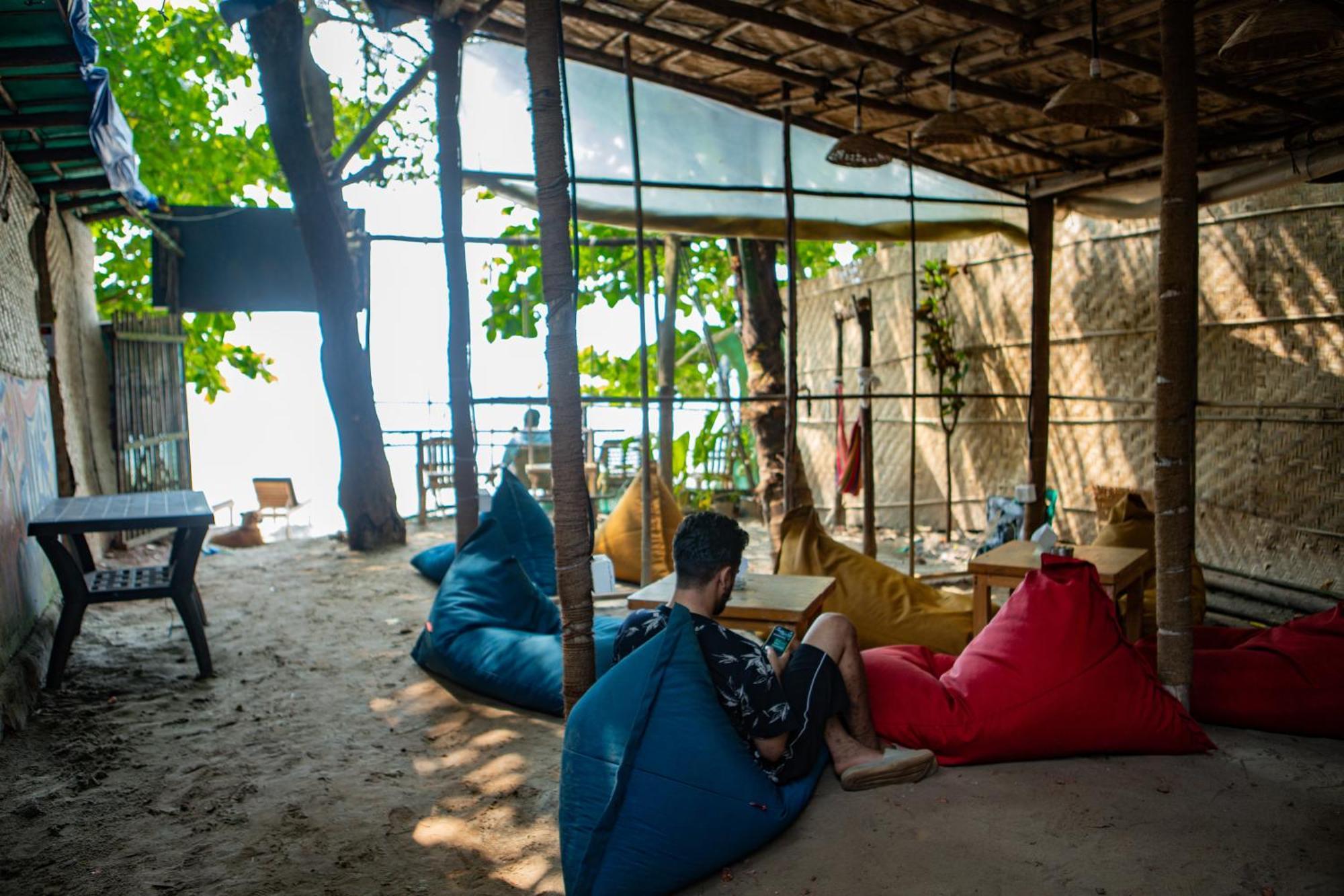 12 Monks - Beachside Hostel Arambol Bagian luar foto