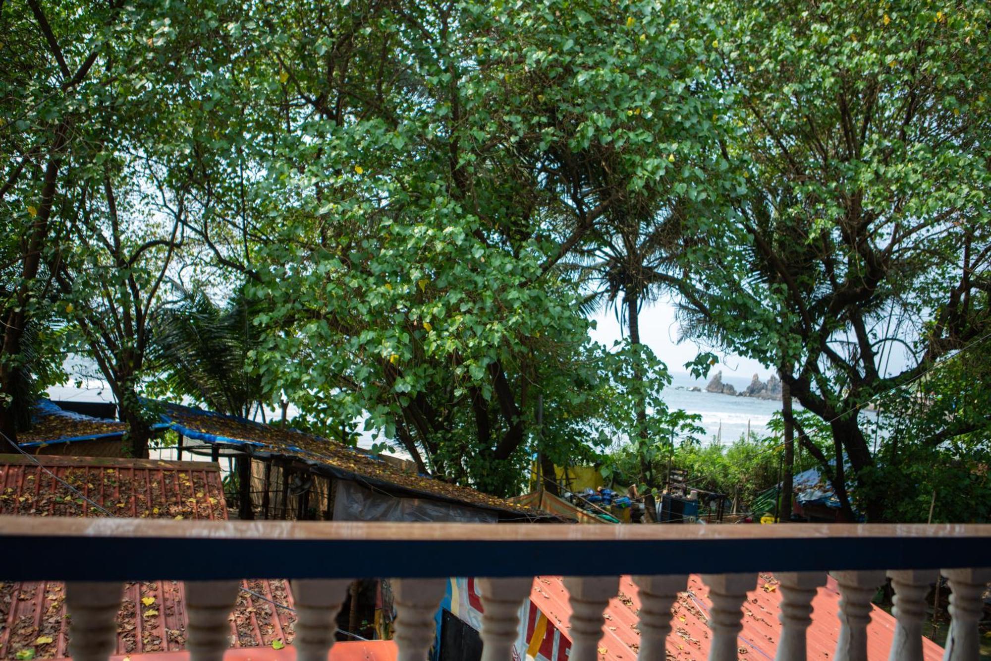 12 Monks - Beachside Hostel Arambol Bagian luar foto