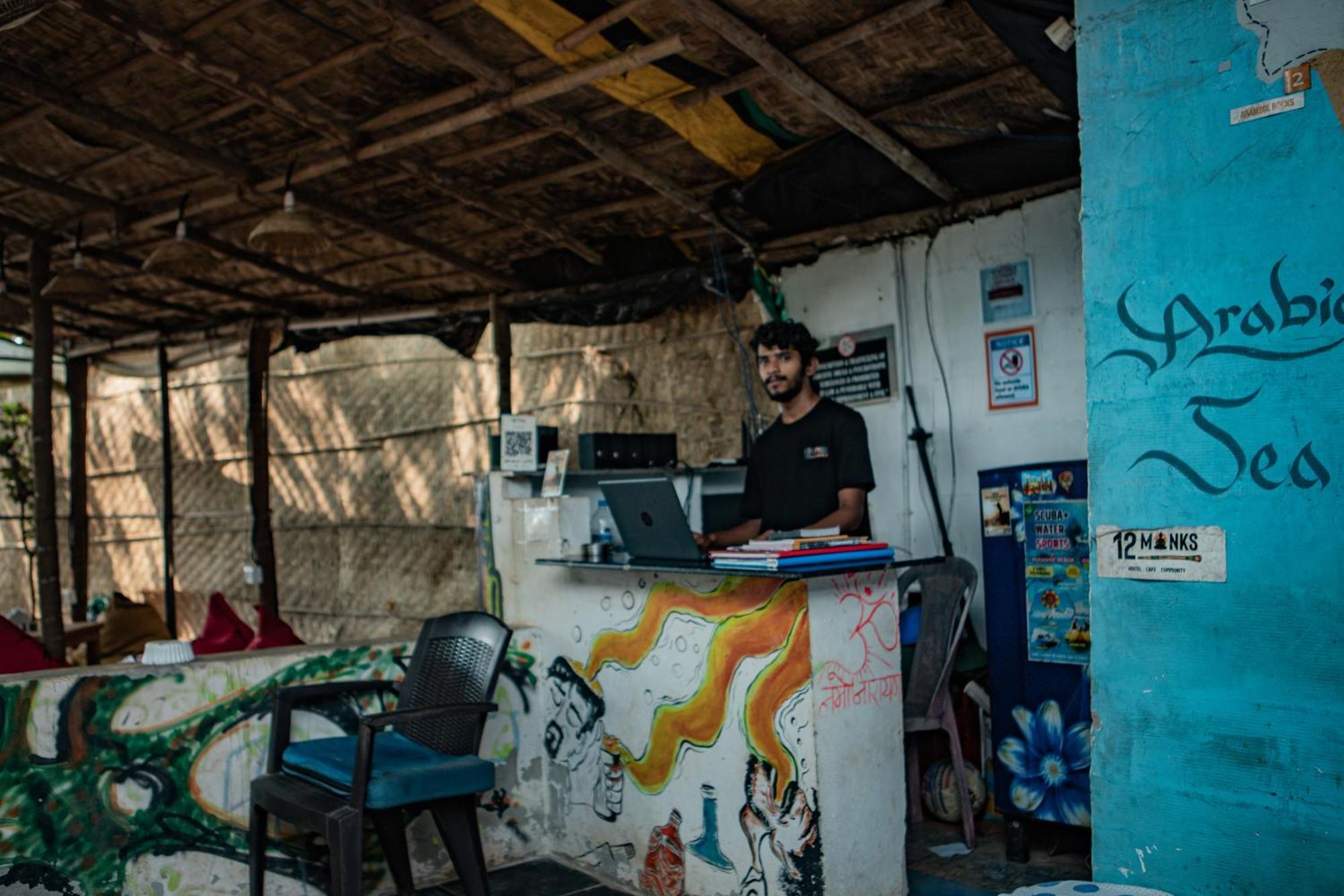 12 Monks - Beachside Hostel Arambol Bagian luar foto
