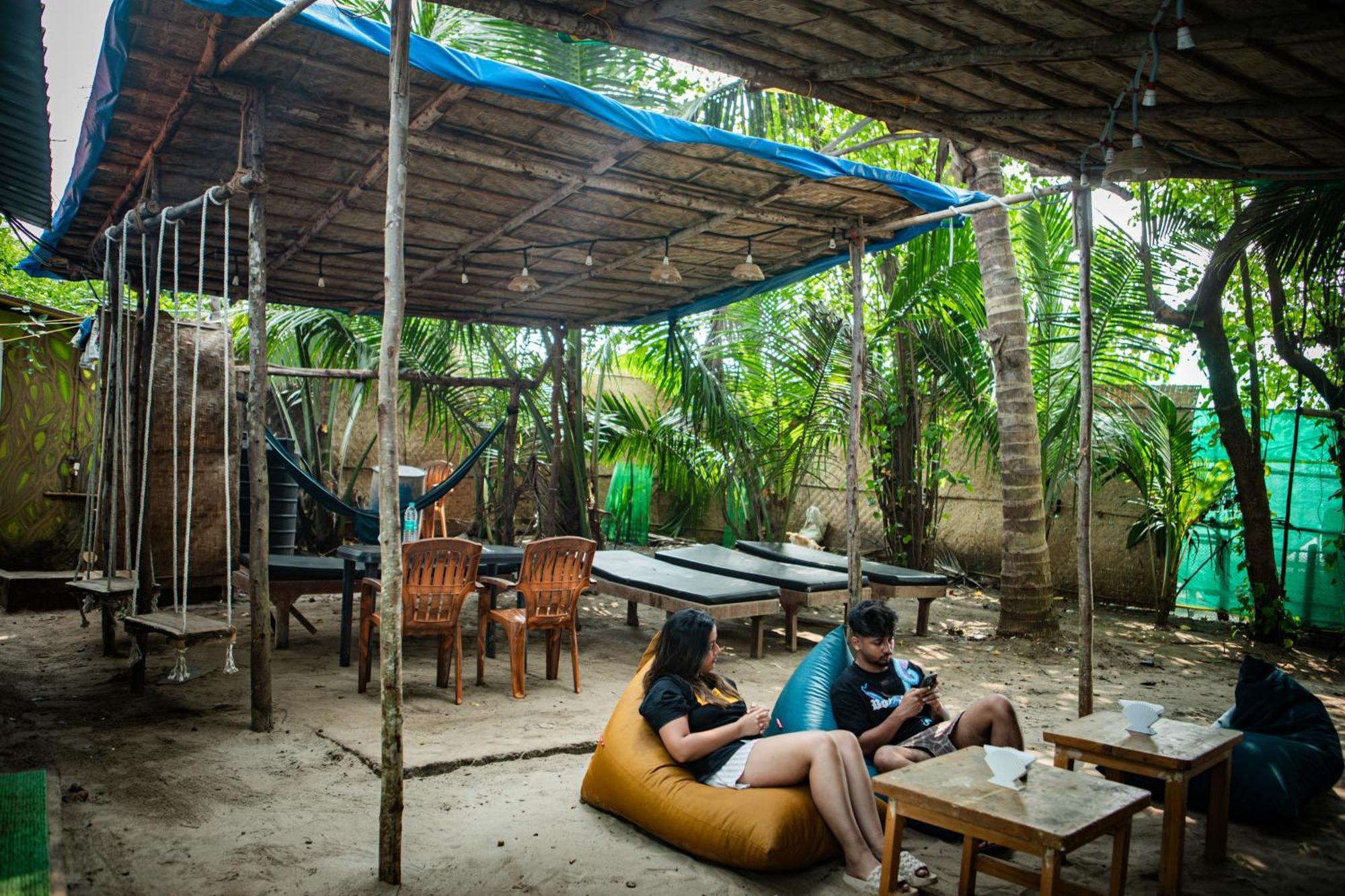 12 Monks - Beachside Hostel Arambol Bagian luar foto
